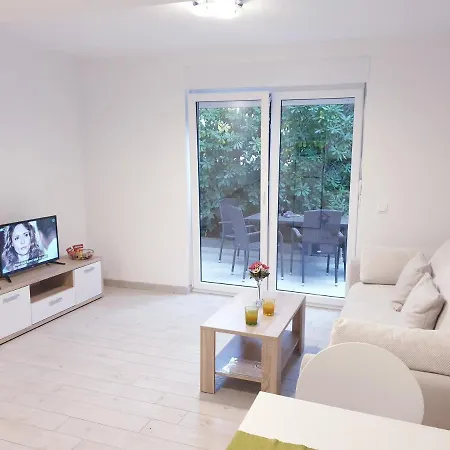 Ellie Apartment *