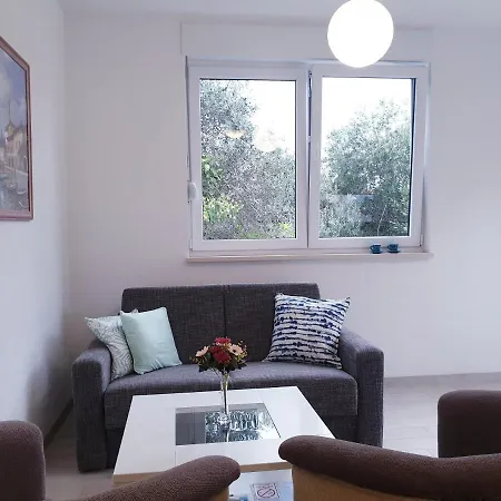 Ellie Apartment