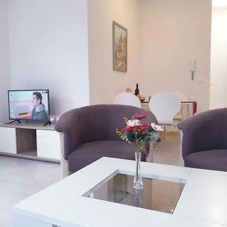 Ellie Apartment Promajna