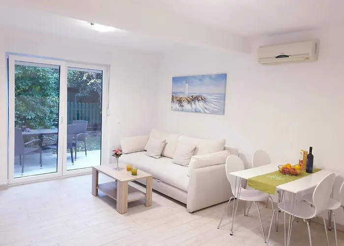 Ellie Appartement Promajna