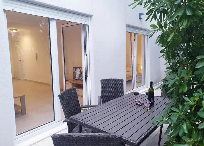 Ellie Appartement Promajna